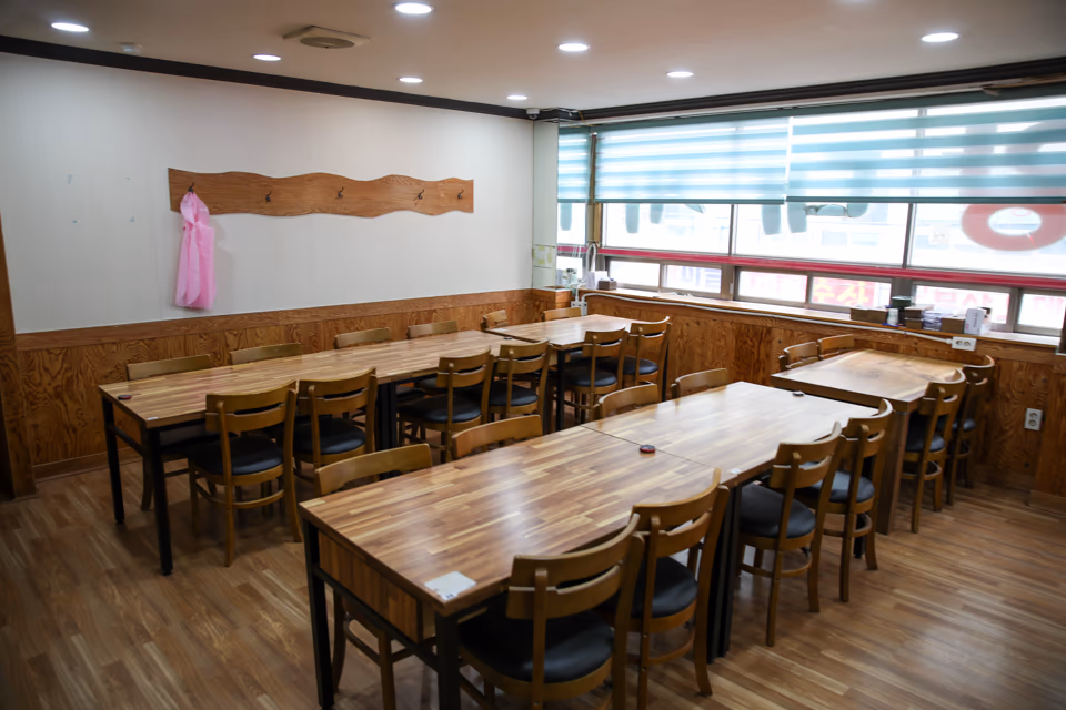 부산 용궁사 근처 맛집, 동해선 한 정거장 거리 기장시장 활대게 매장 방문 안내, 현장 사진 4, 기장 청해왕대게 25년차 활어상 정영진 대표 촬영