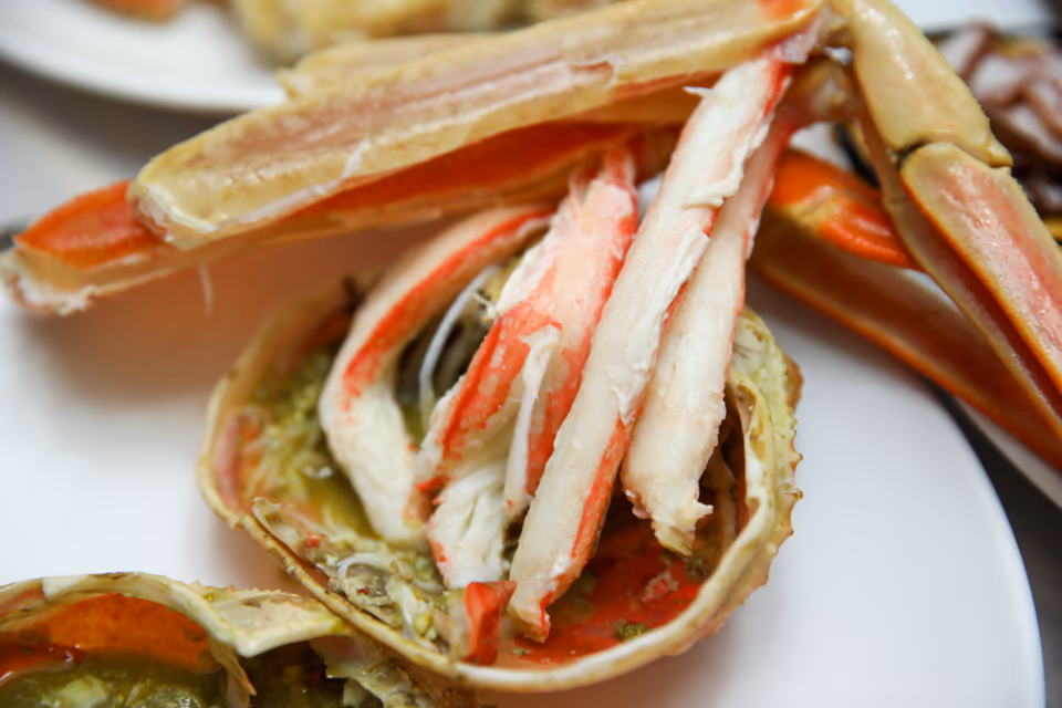 부산 용궁사 근처 맛집, 동해선 한 정거장 거리 기장시장 활대게 매장 방문 안내, 현장 사진 6, 기장 청해왕대게 25년차 활어상 정영진 대표 촬영