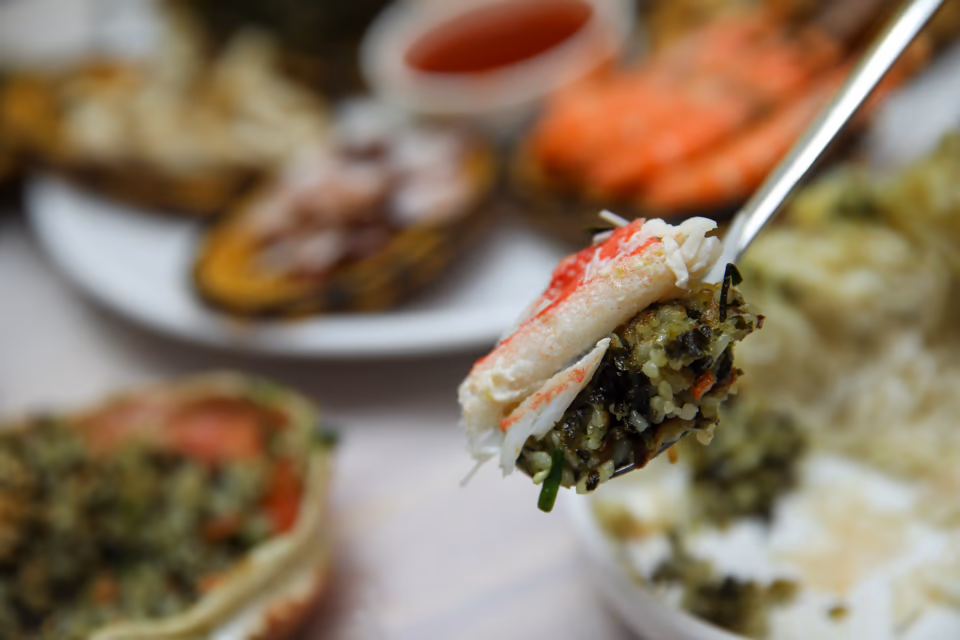 부산 용궁사 근처 맛집, 동해선 한 정거장 거리 기장시장 활대게 매장 방문 안내, 현장 사진 8, 기장 청해왕대게 25년차 활어상 정영진 대표 촬영