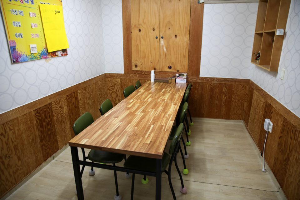 가족 모임이나 조용한 식사에 쓰는 별도 룸 좌석
